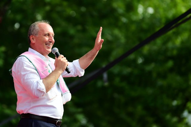 CHP'nin Cumhurbaşkanı Adayı Muharrem İnce Isparta'da yoğun ilgiyle karşılandı