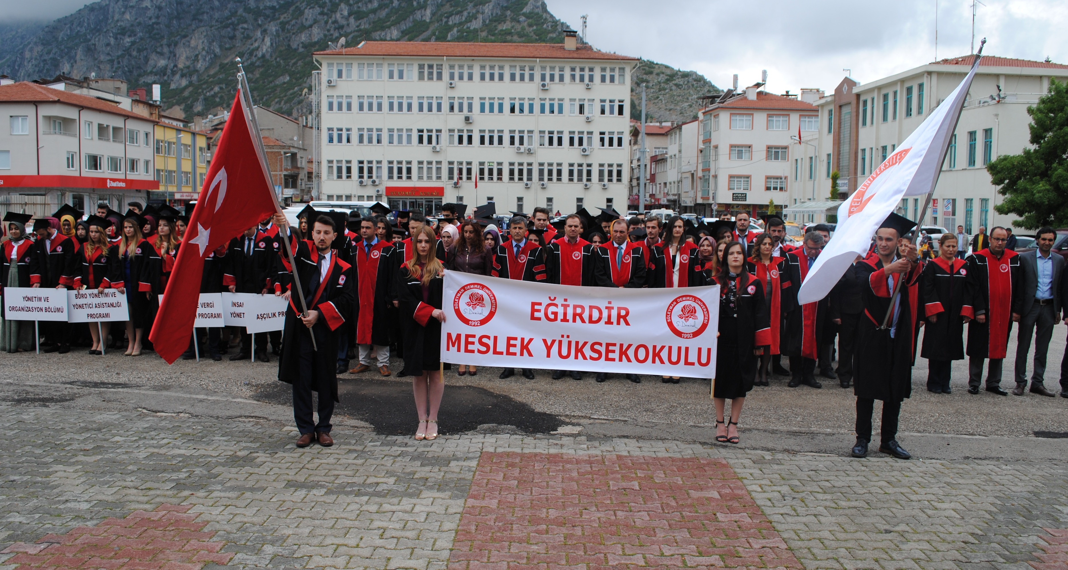 Eğirdir MYO'da Mezuniyet Coşkusu...