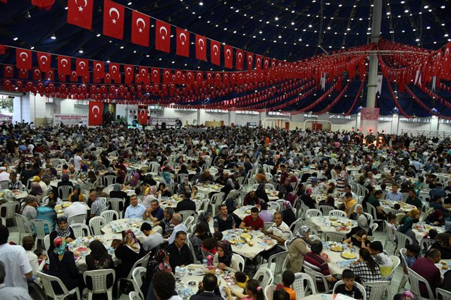 Gökkubbe’de 10 Bin Kişilik İftar