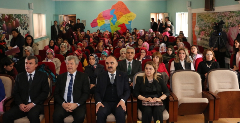 GENÇ KADIN GİRİŞİMCİLER EĞİTİM PROGRAMI BAŞLADI