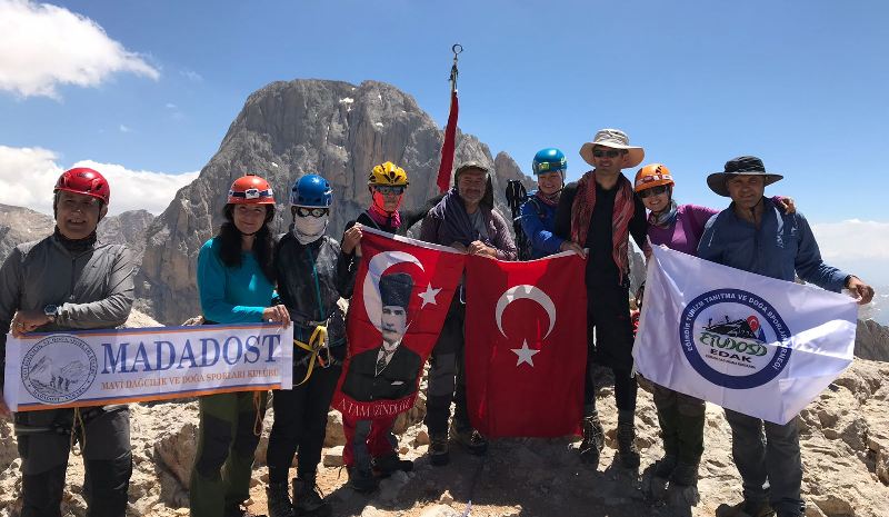 ETUDOSD Ekibi Küçük Demirkazık’da Zirve Yaptı