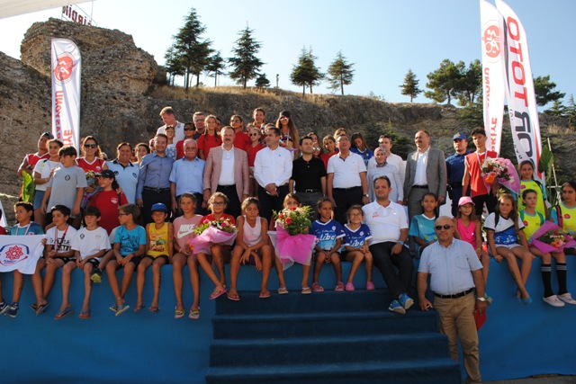 Triatlon Şampiyonları Ödüllerini Aldılar