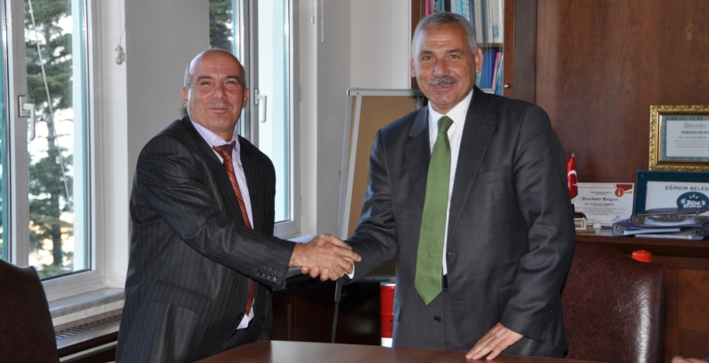 PROF. DR. TURAN YAZGAN ANADOLU LİSESİ'NE TÜRK DÜNYASI ARAŞTIRMALARI VAKFI SAHİP ÇIKTI