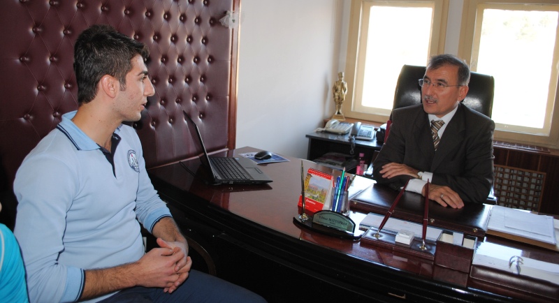 İlçe Okul Meclis Başkanı Çelik ve Üyeler M.E. İlçe Müdürü Boztoprak'ı Ziyaret Ettiler