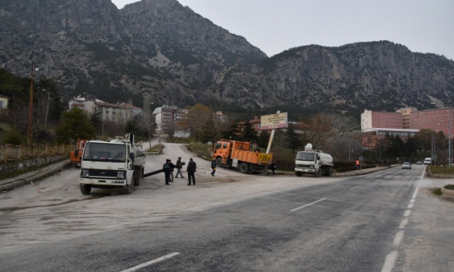 Tehlike'ye Davetiye Çıkaran Yol Tamir Edildi