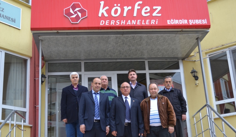 MENAR'DAN DERSHANELERİN KAPATILMASINA TEPKİ