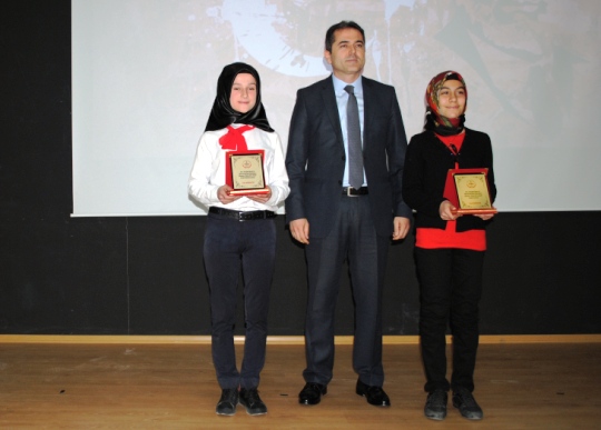 Mehmet Akif Ersoy’u Anlattılar Ödülleri Aldılar