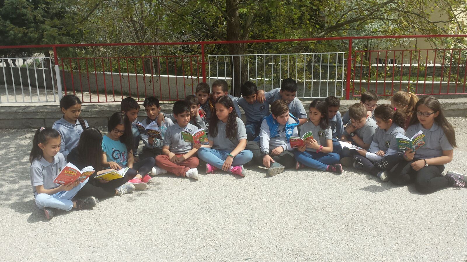 Çocuklar kitap okusun diye...
