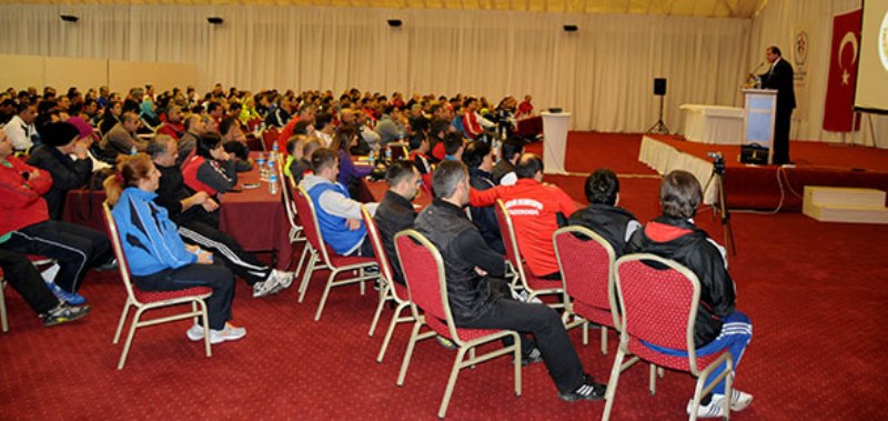 TAEKWONDO ANTRENÖR VE HAKEM SEMİNERİ YAPILDI