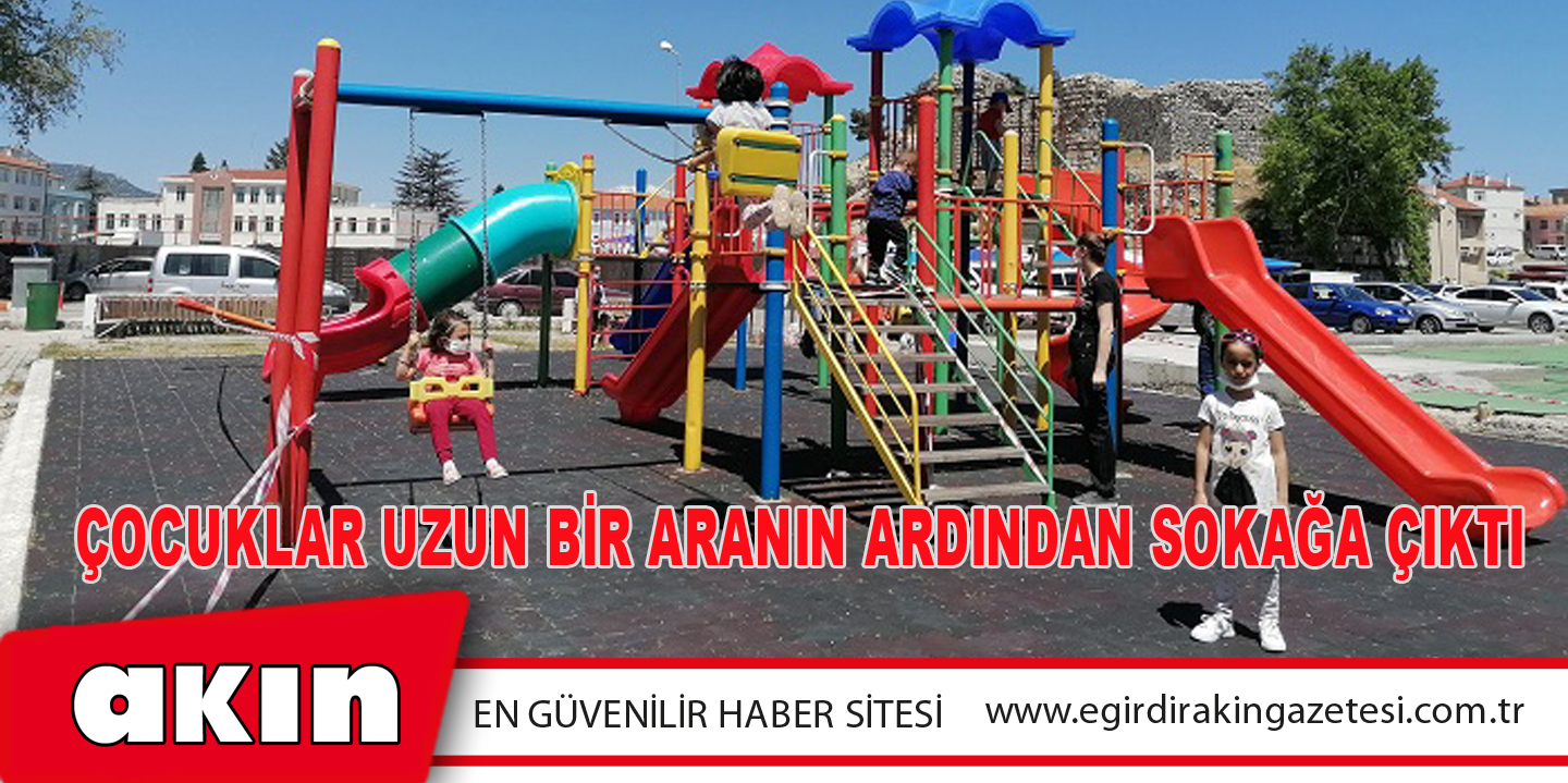 ÇOCUKLAR UZUN BİR ARANIN ARDINDAN SOKAĞA ÇIKTI