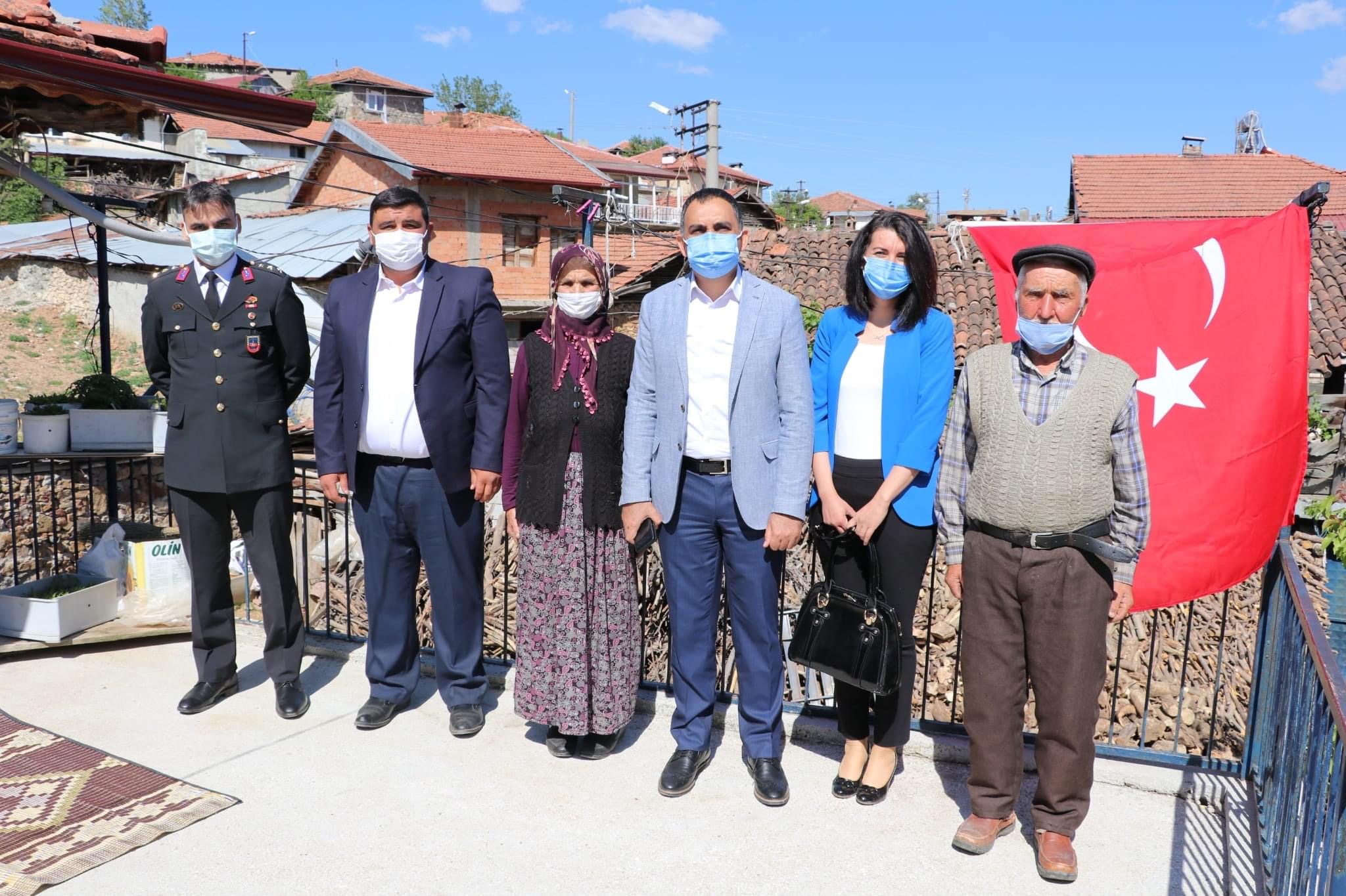 Kaymakam Adem Çelik ile Eşinden Şehit Ailelerine Bayram Ziyareti