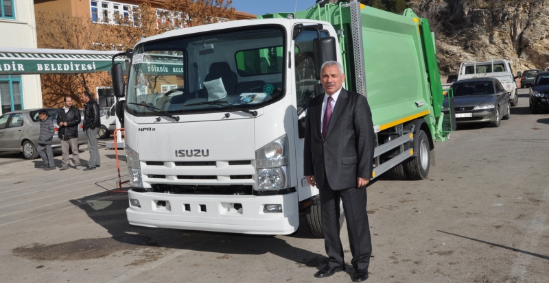 EĞİRDİR BELEDİYESİ YENİ ÇÖP ARACINA KAVUŞTU