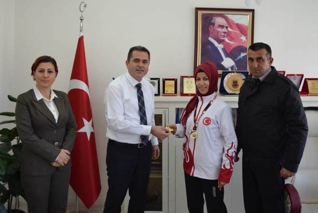 Altın Madalya Kazanan ÇETİNTÜRK, Kaymakam AKDAŞ’ı Ziyaret Etti