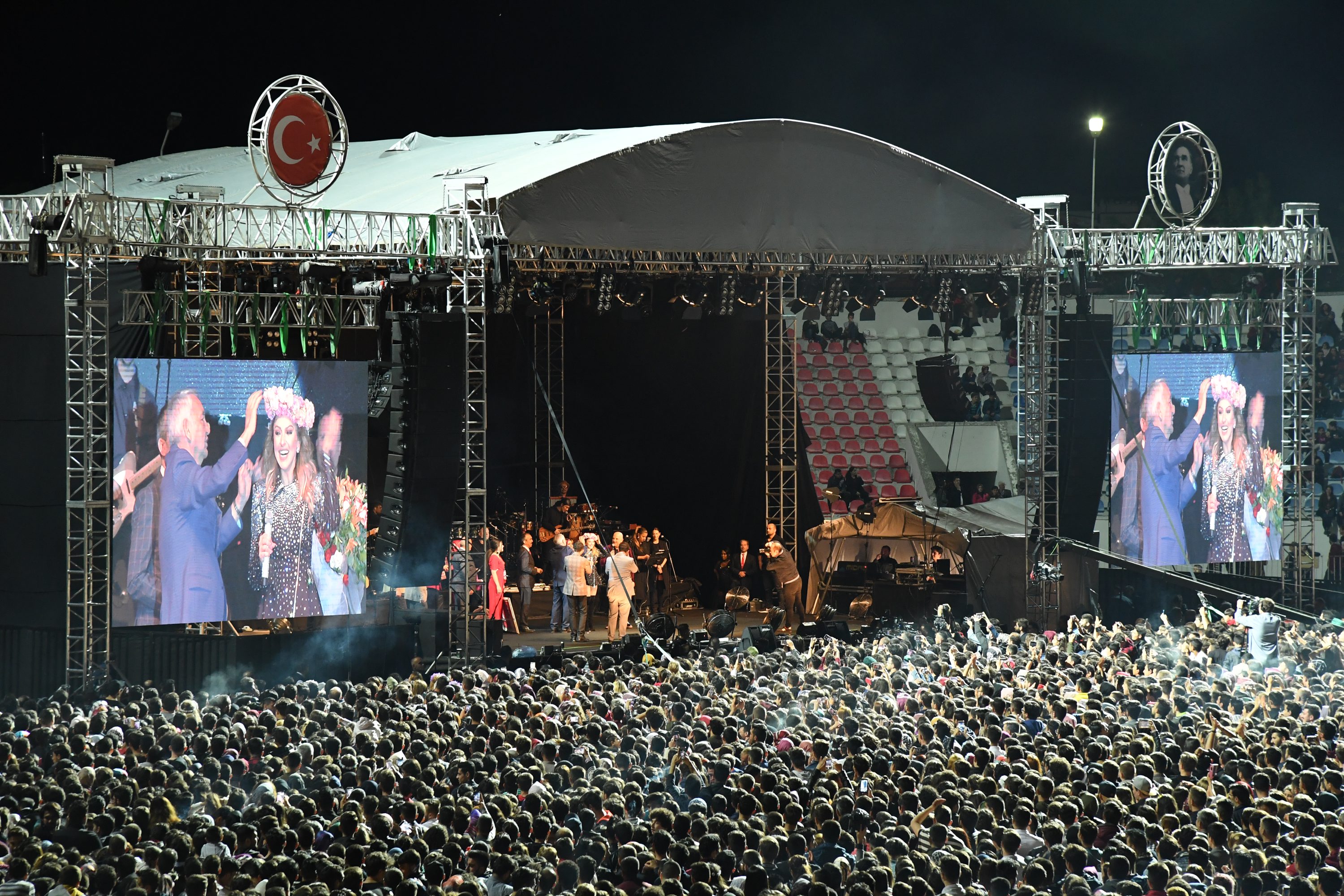 Isparta Belediyesinden 60 bin kişilik konser