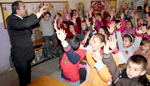 Isparta SGK, Eğirdir'de İlkokul Öğrencilerine hitap etti