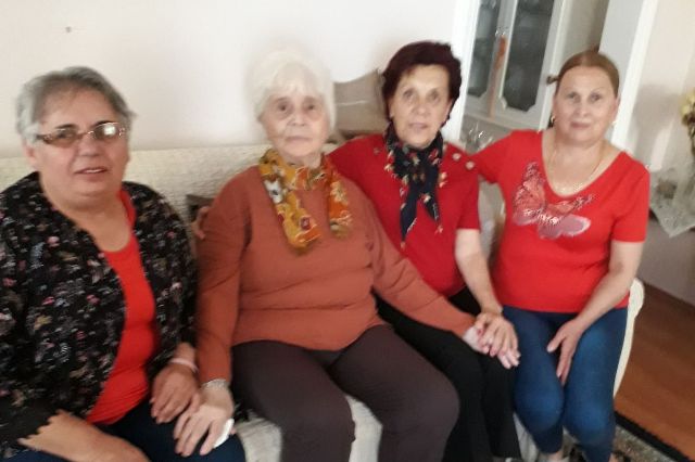 CHP Eğirdir Kadın Kolları Anneler Gününde Annelerimizin Yanında Oldu 