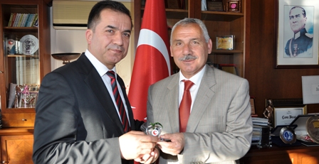 TRT BÖLGE MÜDÜRÜ ARSLANGİRAY'DAN BELEDİYE BAŞKANI ÖZMERAL'E ZİYARET