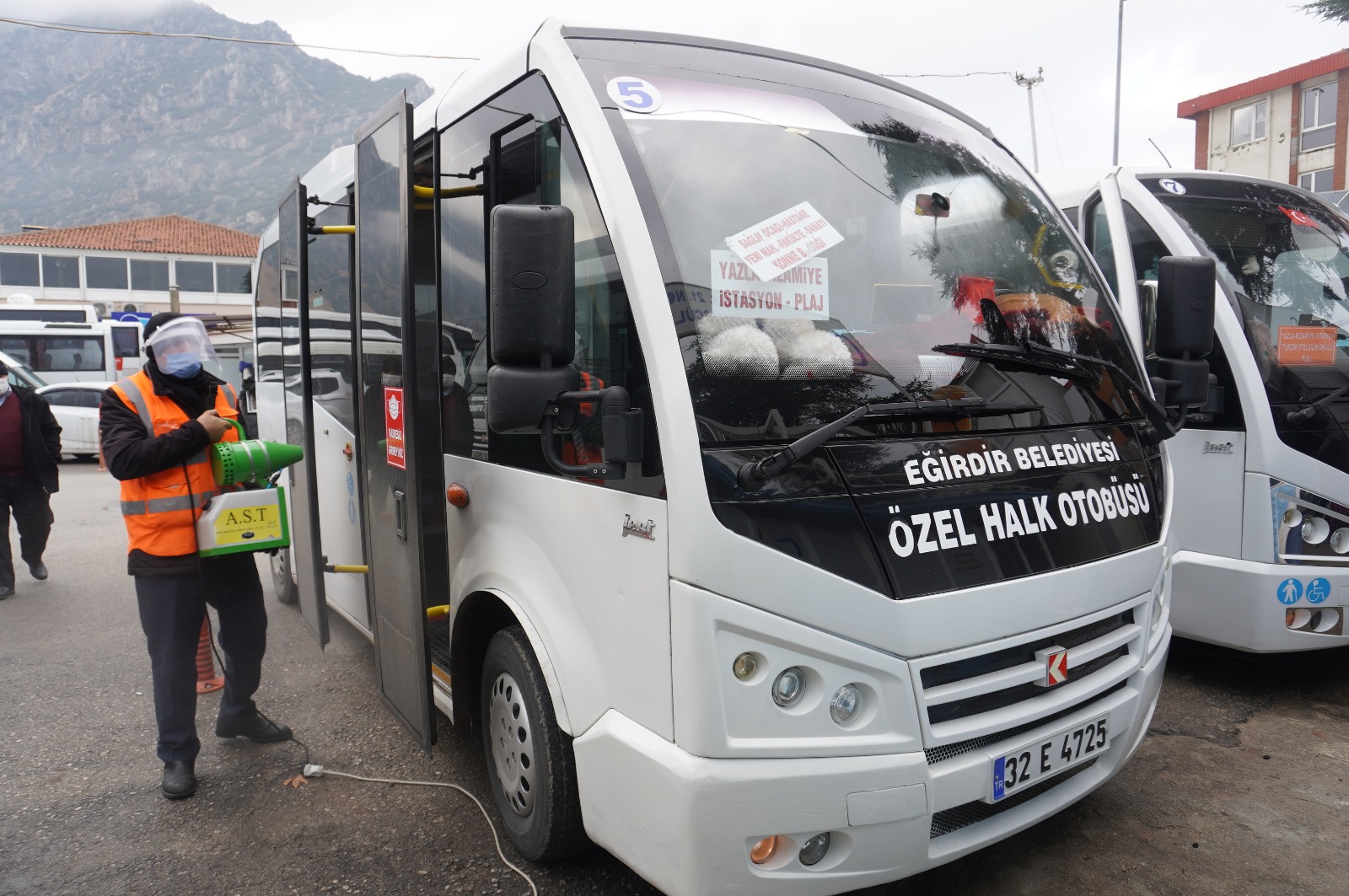 Isparta Esnaf ve Sanatkarlar Odaları Birliği’den dezenfekte hizmeti