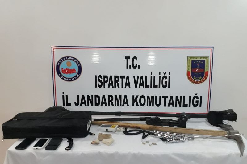 Yalvaç’ta Kaçak Kazı Yapanlar Yakalandı