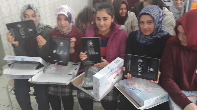 Tablet Bilgisayar Dağıtımı Devam Ediyor