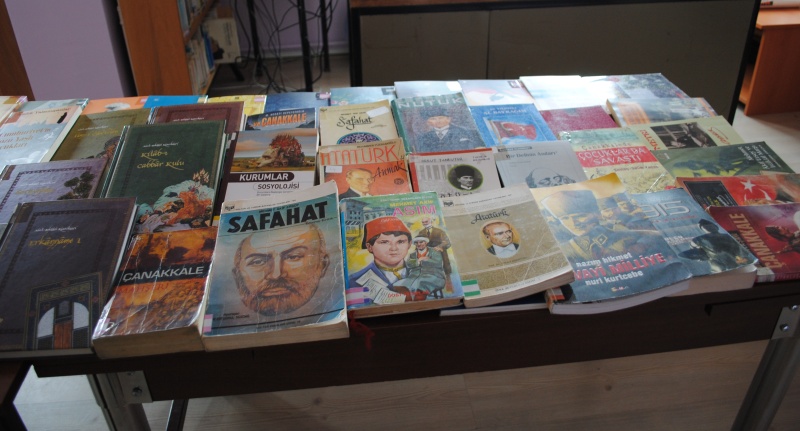 Eğirdir Halk Kütüphanesi Kitap Sergisi Açtı
