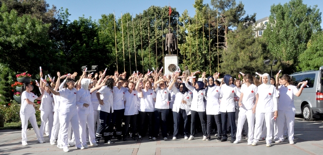 172 YENİ MEZUN SAĞLIK ORDUSUNA KATILDI