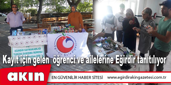Kayıt için gelen öğrenci ve ailelerine Eğirdir tanıtılıyor