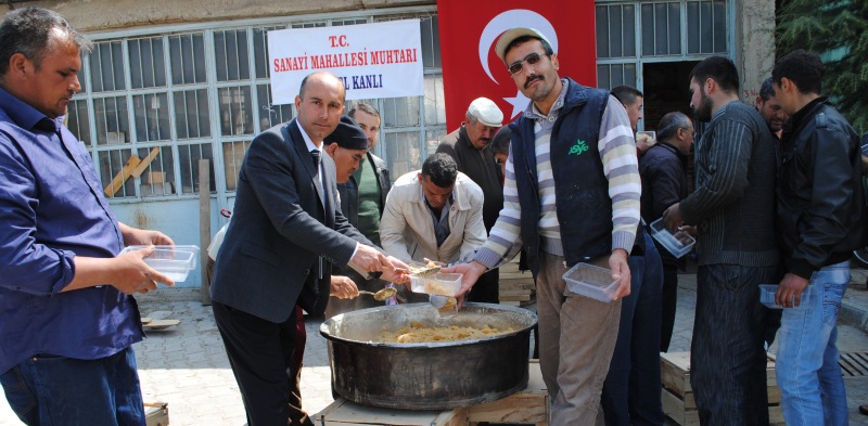 Sanayi Mahallesi Muhtarı Göksel Kanlı  Mevlid-i Şerif Okuttu, Helva Dağıttı