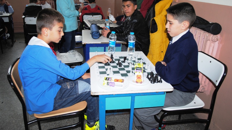 Eğirdir'de Okullar Arası Satranç Turnuvası Düzenledi