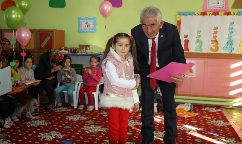 Başkan Pala Karne Dağıttı