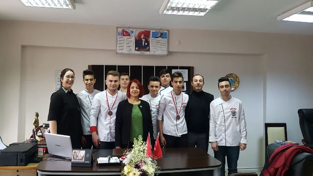 Eğirdir Nafiz Yürekli MTAL yarışmadan yarışmaya koşuyor