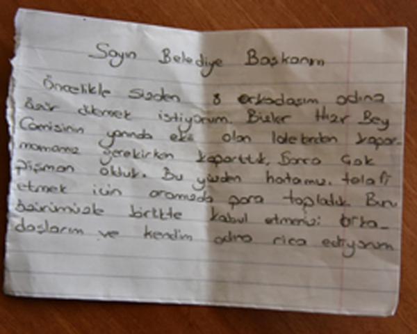 Parklardan lale koparan öğrenciler Başkan Şengöl'den özür diledi 