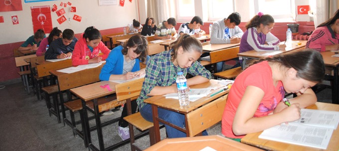 SBS Sınavına Eğirdir'den 465 Öğrenci Katıldı