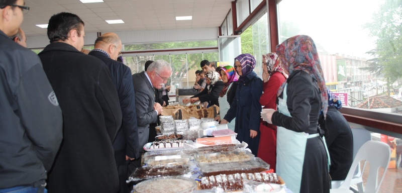 Eğirdir Genç İşadamları Derneğinin Düzenlediği Hayır Çarşısı Açıldı