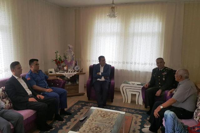 Kaymakam Akdaş, Şehit Ailelerini Ziyaret Etti