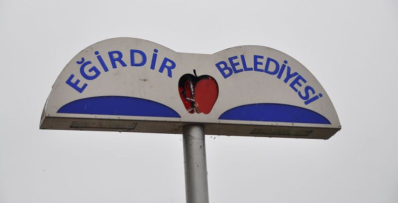 ÖZMERAL İMZALI IŞIKLAR TEK TEK DÖKÜLÜYOR