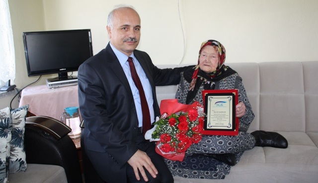 Isparta'da SGK'dan maaş alan en yaşlı emekli de unutulmadı