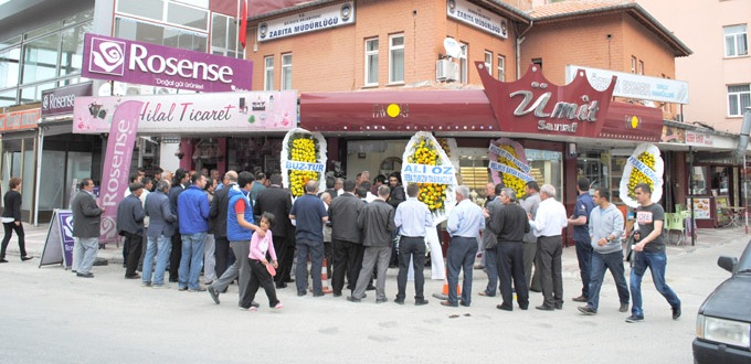 Ümit Sarraf ve İrfando Cafe Dondurma Hizmete Açıldı