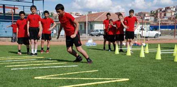 Haydi Çocuklar Yaz Futbol Okulu'na
