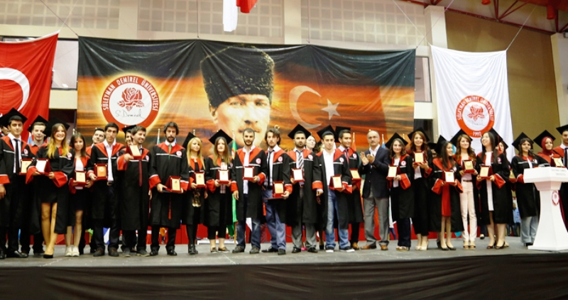 EĞİRDİR SU ÜRÜNLERİ FAKÜLTESİ'NİN MEZUNİYET TÖRENİ YAPILDI
