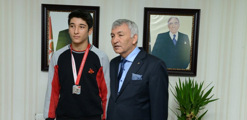 Abdurrahman Öz, Güreşte Türkiye 3'sü oldu