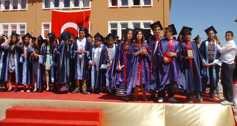 Muazzez ve Yaşar Şapçı Ortaokulu'ndan 60 Öğrenci Mezun Oldu
