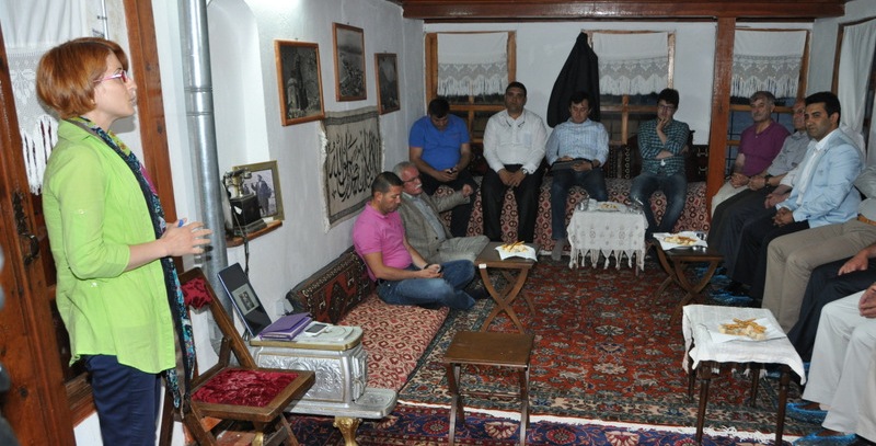 ESNAFIN OLMADIĞI TOPLANTIDA ESNAF TARTIŞMASI