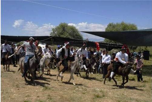 Yörük Şenliği Renkli Görüntülere Sahne Oldu