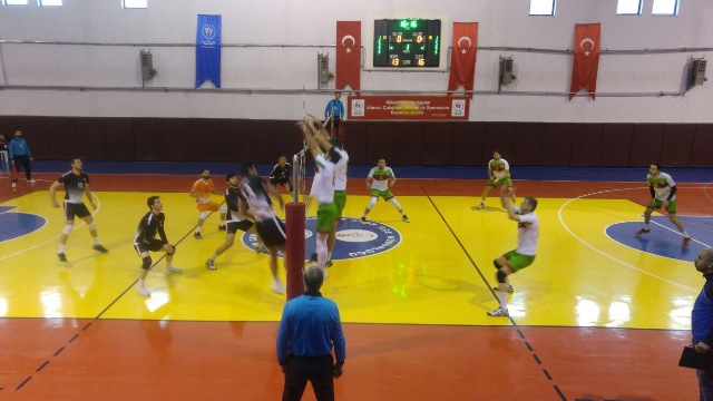 Eğirdir Elmaspor evinde set vermedi