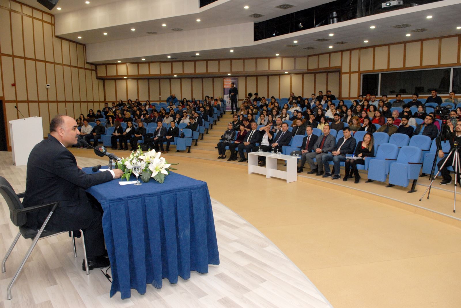 Vali Günaydın, SDÜ Öğrencileriyle Buluştu