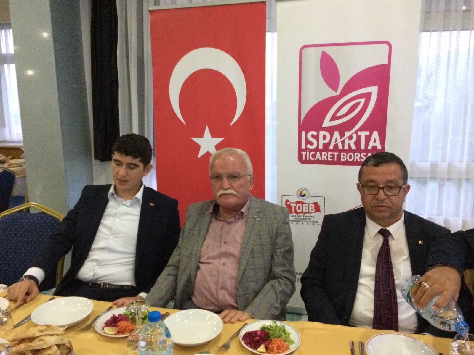 Isparta Ticaret Borsası Eğirdir'de İftar Yemeği Düzenledi