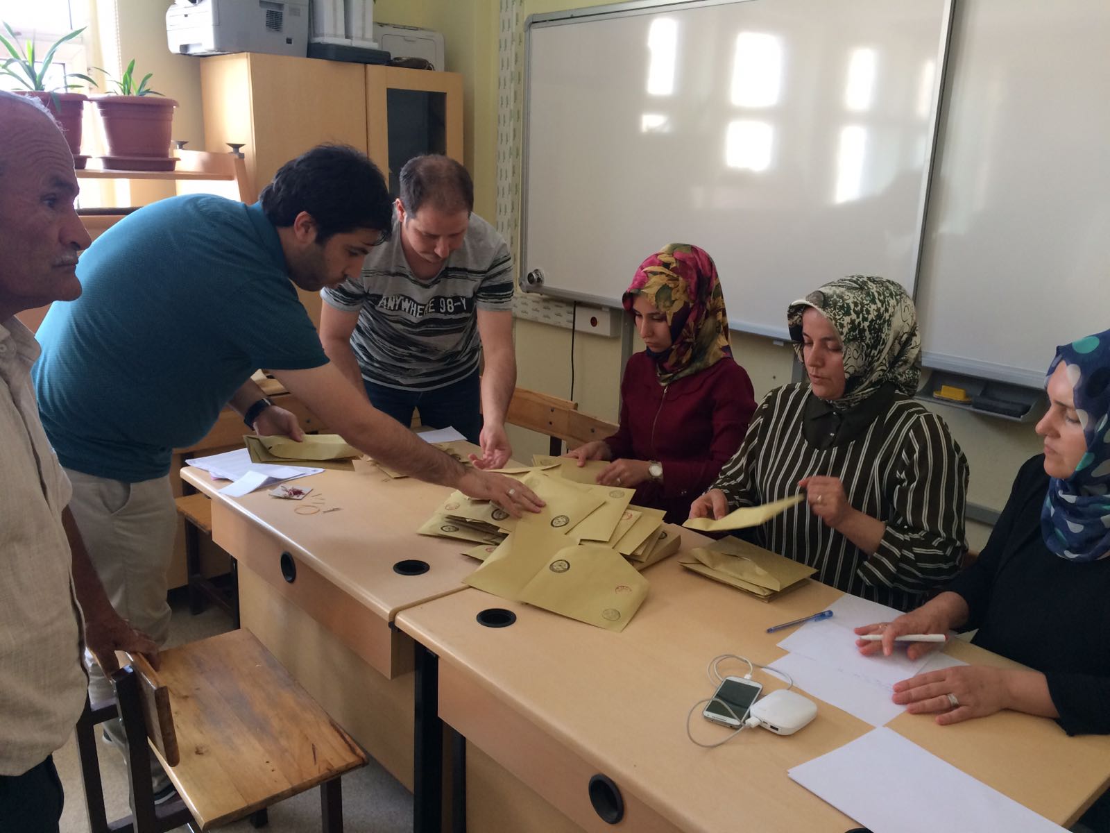 Oy verme işlemi tamamlandı, sayım başladı