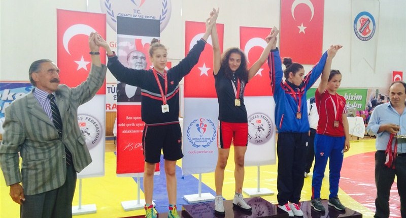 Isparta'lı Minik Kızlar Güreş'te Türkiye 3.'sü Oldu