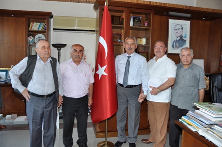 HUZUREVİ MÜDÜRÜ VE SAKİNLERİNDEN BELEDİYE BAŞKANI ÖZMERAL'E ZİYARET